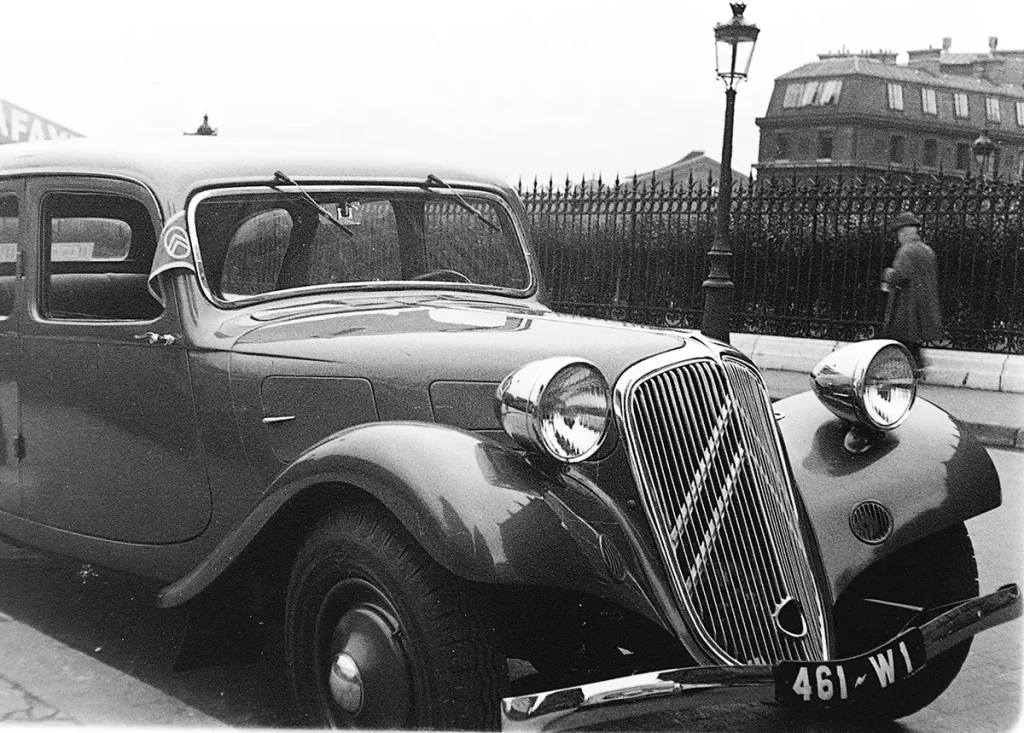 Photo noir & blanc d'une Citroën Traction Avant
