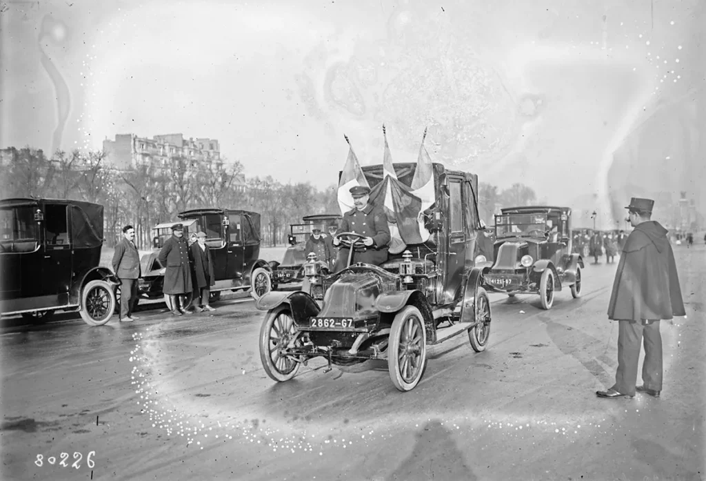 Taxis de la Marne Renault, à Paris en 1922
