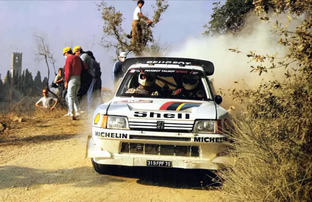 Photo de la Peugeot 205 Turbo 16 blanche au rallye de Sanremo