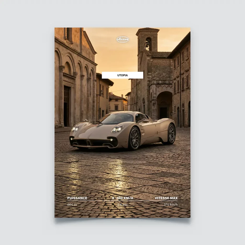 Poster Pagani Utopia couleur champagne sur une place italienne pavée au coucher de soleil.