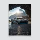 Poster Bugatti Divo gris mat et bleu sous une arche rocheuse plage de galets.